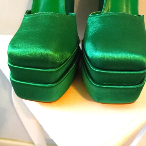 “LAST PAIR” Kelly Green Satin Platform Heels - Picture 4 of 6